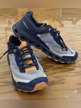 On Cloud Vista Women Sz 9.5 Trail Running Shoes 64 98592 Midnight Blue Copper OC